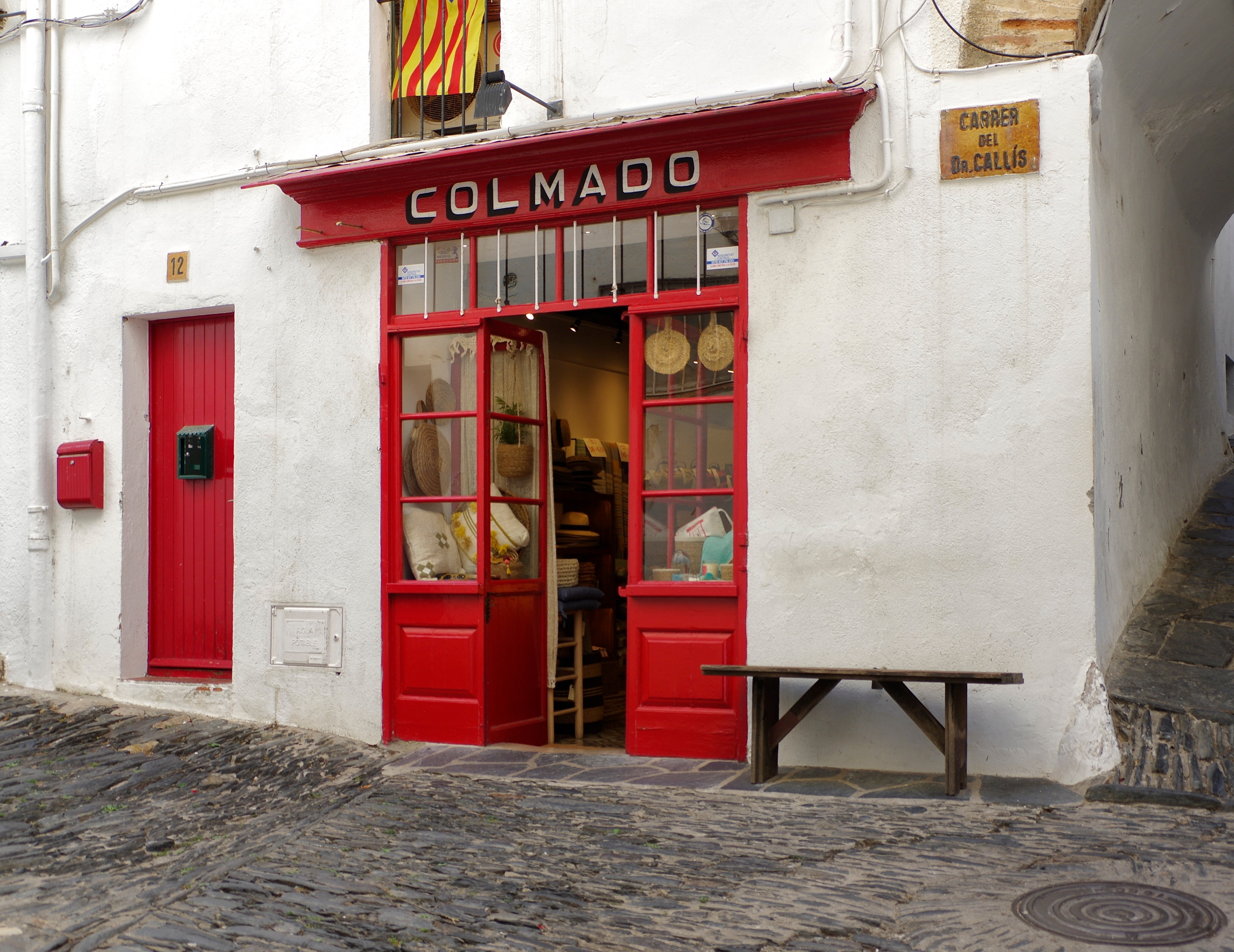 El Colmado de Cadaqués: una façana amb memòria
