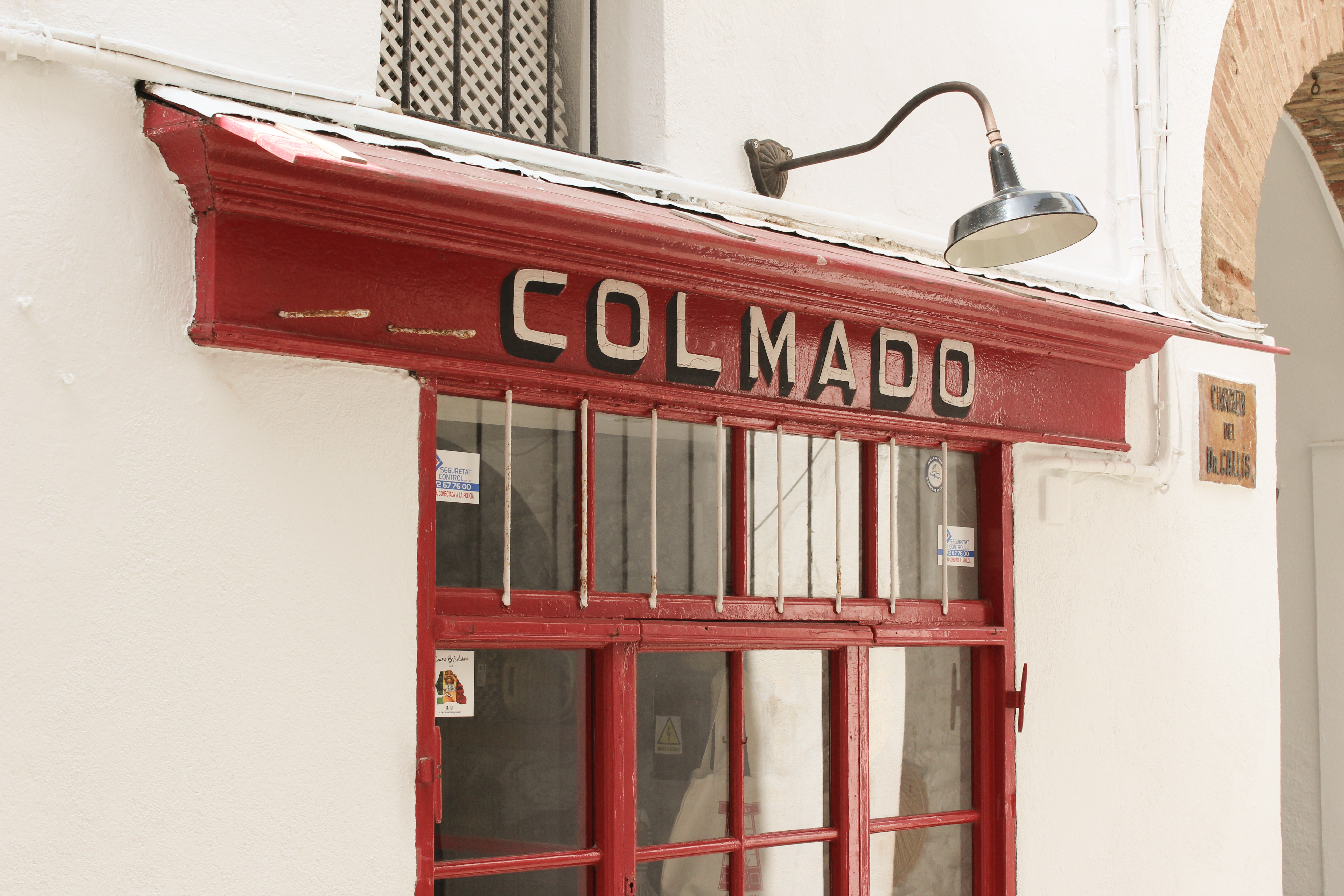 El Colmado de Cadaqués: una façana amb memòria