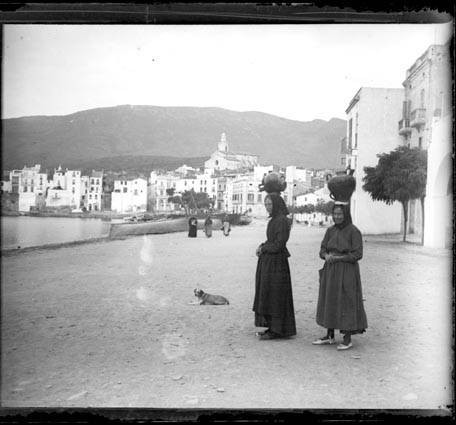 Cadaqués en blanc i negre Memòria d’un poble vora el mar