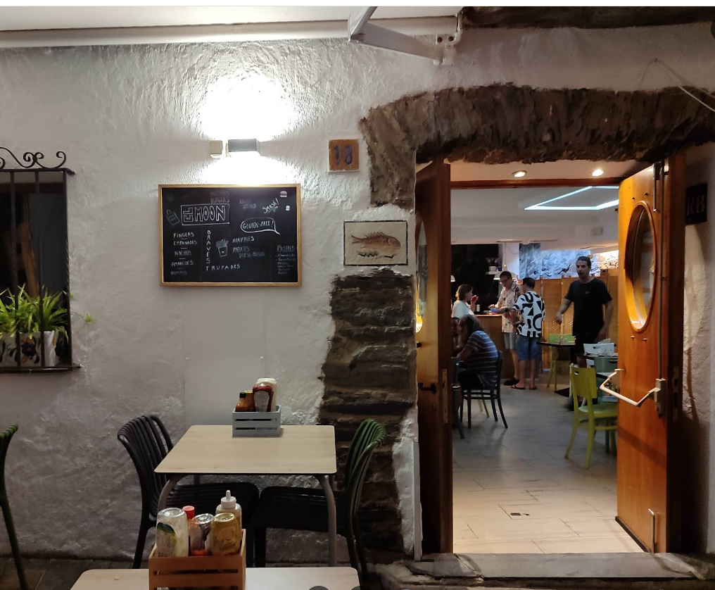 El Moon Burger